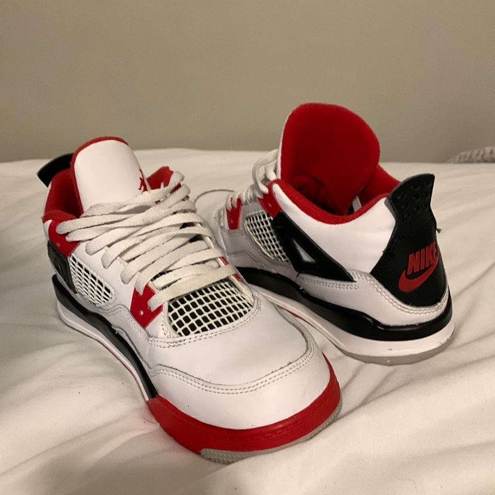 Jordan 4 Fire Red
